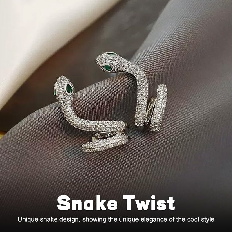 Chique zilveren oorclip in slangvorm🐍