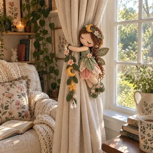 🧚✨ Gehaakte gordijnbandjes ‘Fairy Hug’ – Speelse feeënraamversiering, handgemaakte sieraden & uniek cadeau-idee