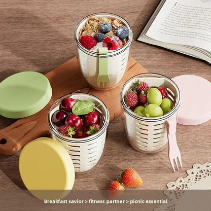 Geniet altijd en overal van verse salades en fruit! 🥗🍓✨ Fruitig salade-cupje