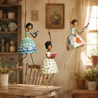 💃🌸 Laat je ruimte dansen — Speels hangend ornament met dansende dame