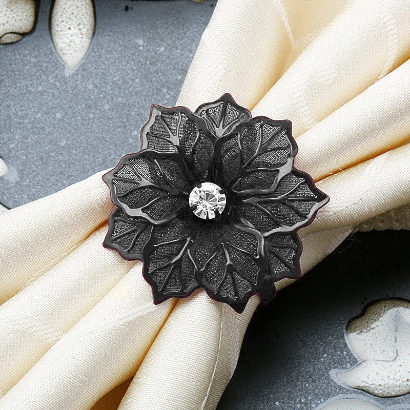 Servetringen met holle bloemen