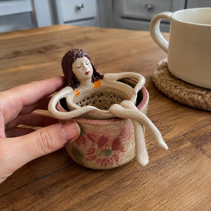 ☕🏺Whimsical Sitting Lady Ceramic Tea Strainer Collection