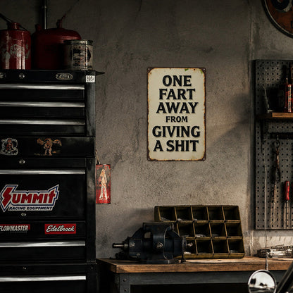 😂💨 “Een scheet laten is gewoon toegeven dat het je geen reet kan schelen!” – Grappig Vintage Wandbord