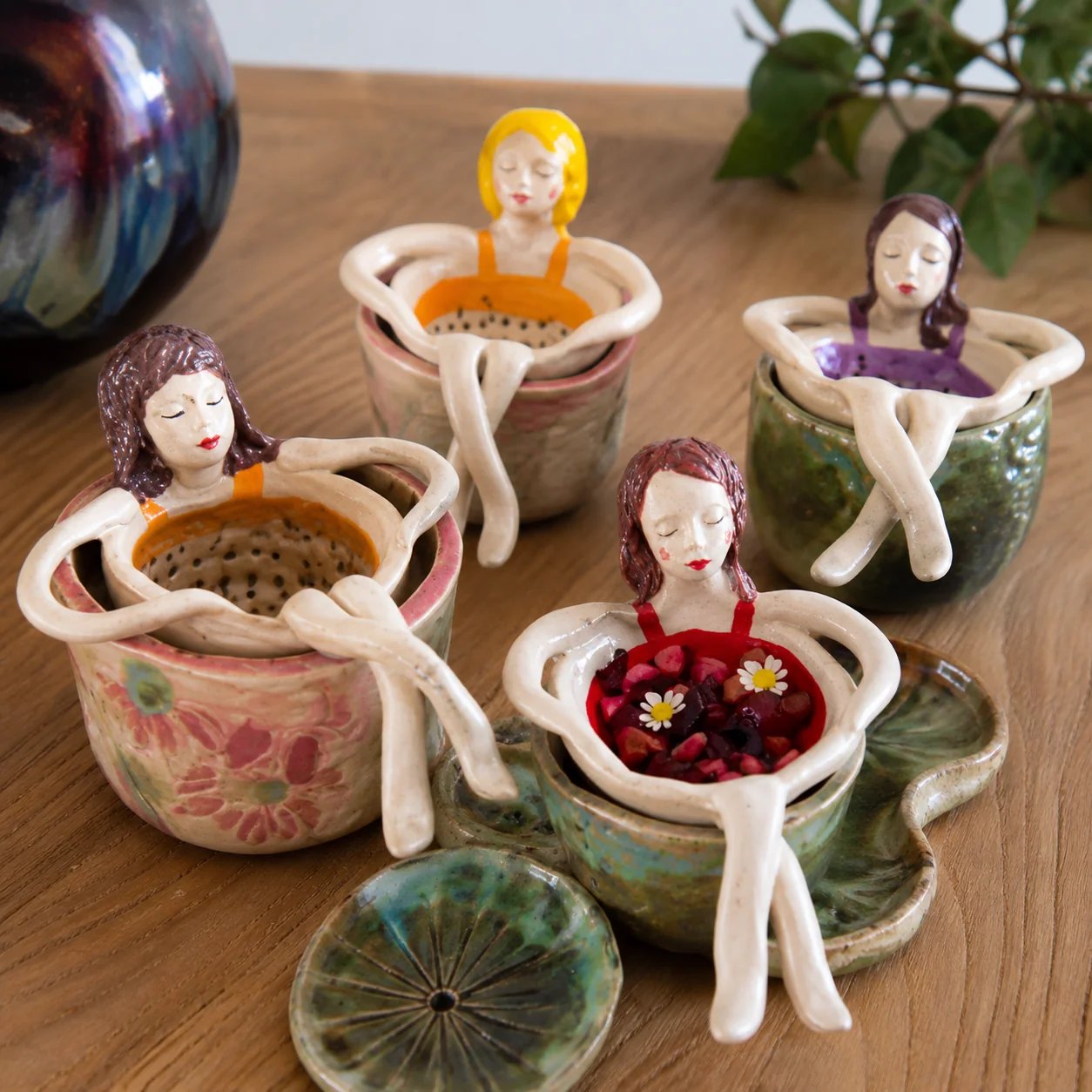 ☕🏺Whimsical Sitting Lady Ceramic Tea Strainer Collection