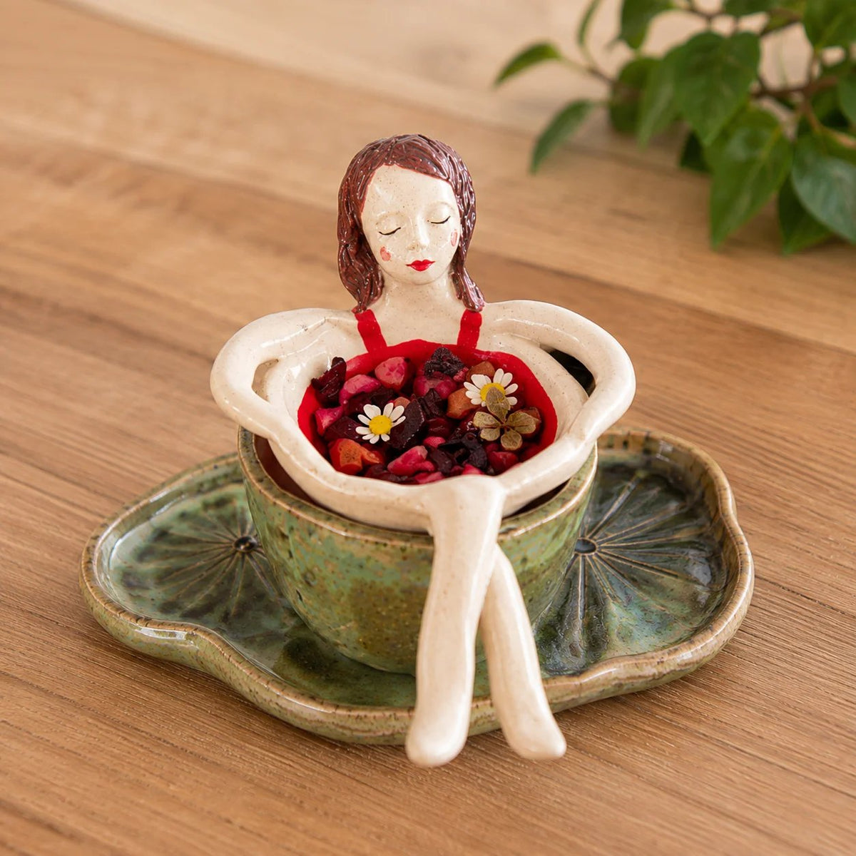 ☕🏺Whimsical Sitting Lady Ceramic Tea Strainer Collection
